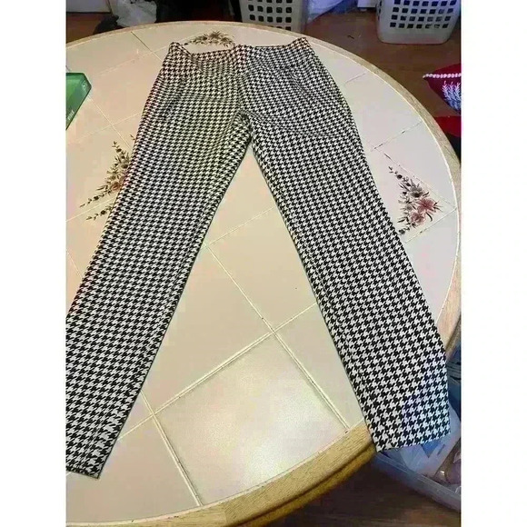 Small SOHO Ankle B& W Houndstooth pant - Picture 4 of 7